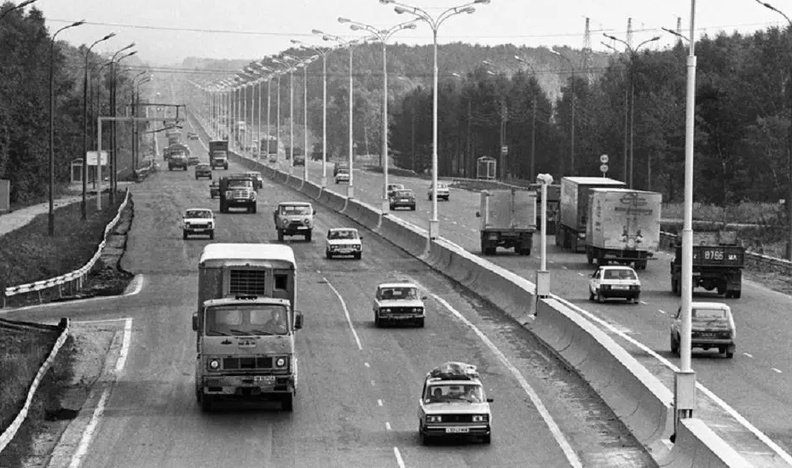 МКАД возле развязки с Боровским шоссе 1994г